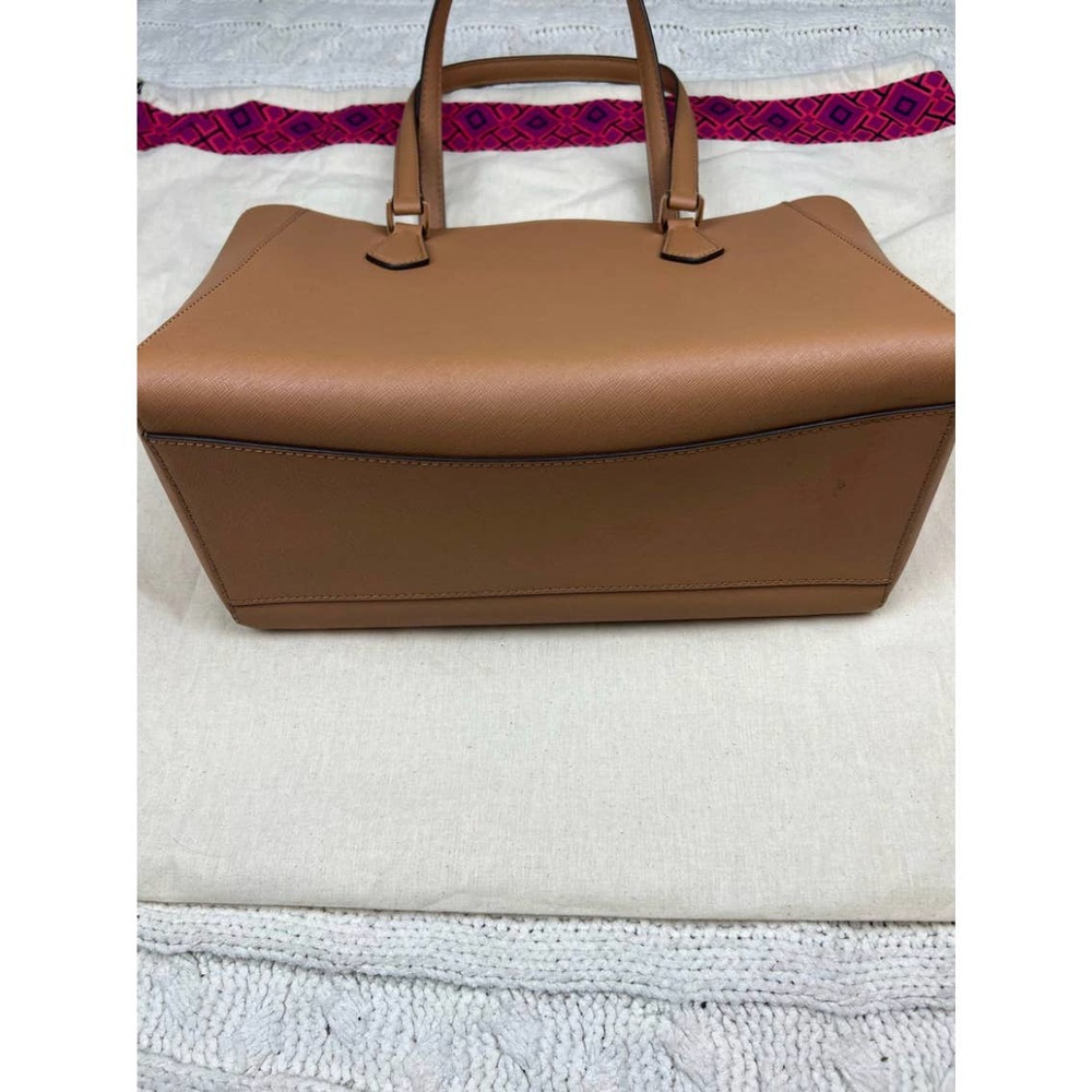 Tory Burch Robinson Saffiano Tan Leather Shoulder Tote Purse, Smoke, Pet Free. - Picture 4 of 11